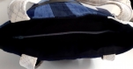 Petit sac cabas en jean bleu et similicuir noir