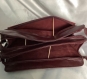 Vintage chic ans 70. sac mallette cuir véritable  . modèle rare. couleur bordeaux . intérieur extérieur cuir véritable.