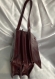 Vintage chic ans 70. sac mallette cuir véritable  . modèle rare. couleur bordeaux . intérieur extérieur cuir véritable.