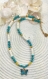 Collier ras de cou perles heishi, rondelles et perles en verre jaune et turquoise, breloque papillon turquoise en verre