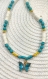 Collier ras de cou perles heishi, rondelles et perles en verre jaune et turquoise, breloque papillon turquoise en verre