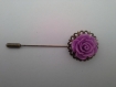 Broche fibule couleur bronze et fleur de résine violette a227