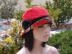 Chapeau très chic, ce chapeau bob est de couleur rouge sophia 89