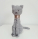 Décoration chat au crochet assis | décoration chambre bébé et enfant | chat au crochet | cadeau de naissance | déco bébé | déco chat