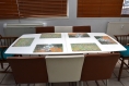 Set de table plastique, semi-rigide, design original, esthétique, lavable et résistant - motif abstrait - vagues dorées.