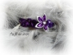 Pince clip en fil aluminium violet et fleur satin blanche et violette 