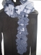 Echarpe tricotée effet foulard bleu marine à pois blancs 