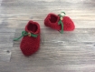 Chaussons bebe 0/3 mois ou poupee tricot laine rouge bordeaux avec petits nœuds 