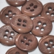 B39c2r / mercerie boutons ronds plastique marron glacé 18mm vendus à l'unité 