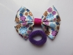Chouchou élastique mousse avec noeud papillon en tissu satin imprimé fleur bleu, violet, marron 
