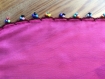 Grand foulard carré voile fin avec perles de verre multicolores crochetées autour 